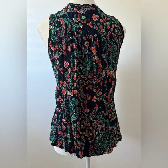 Bila Floral Navy Blue Lace Sleeveless Top Size M - Picture 5 of 11